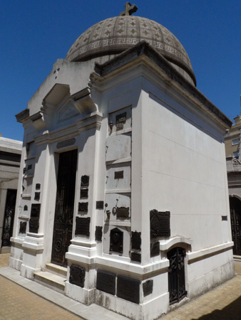 Sociedad Portuguesa de Soccorros, Recoleta Cemetery