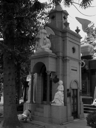 López Lecube, Recoleta Cemetery