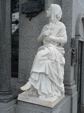 López Lecube, Lola Mora, Recoleta Cemetery