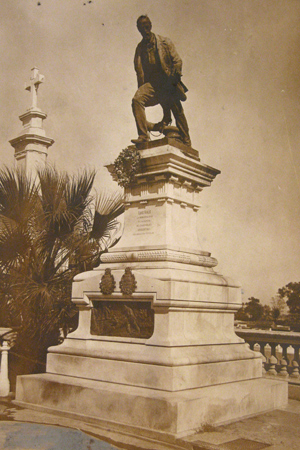 Luis Viale, Recoleta Cemetery