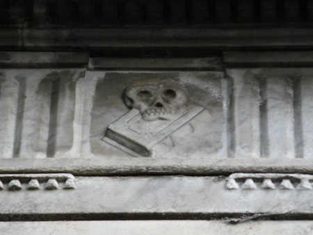 Skull & crossbones, Recoleta Cemetery