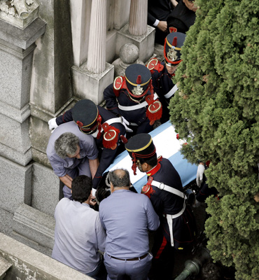 Entierro de Alfonsín, Recoleta Cemetery