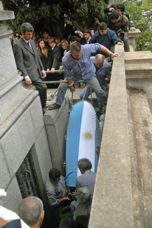 Entierro de Alfonsín, Recoleta Cemetery